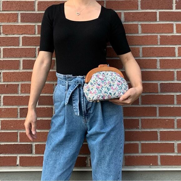 Handmade Genuine Leather Floral Printed Round Wooden Frame Clutch/CrossBody - Picture 3 of 16